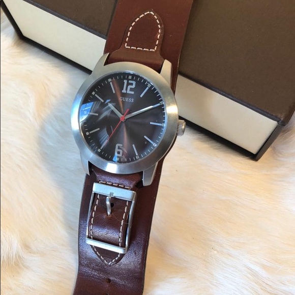 Men’s Guess Watch - Picture 2 of 5
